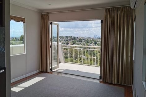 Photo of property in 11 Monarch Avenue, Hillcrest, Auckland, 0627