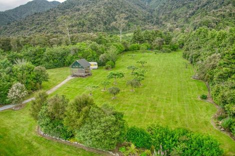 Photo of property in 2147 Lake Brunner Road, Inchbonnie, Kumara, 7875