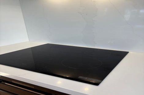 Photo of property in 43a Pohutukawa Avenue, Red Beach, 0932