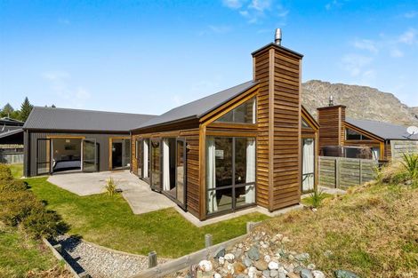 Photo of property in 16 Harrys Close, Arthurs Point, Queenstown, 9371