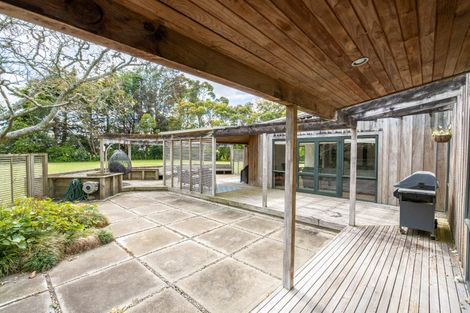 Photo of property in 915 Rangiotu Road, Rangiotu, Palmerston North, 4477