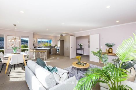 Photo of property in 10 Mcewen Crescent, Riverstone Terraces, Upper Hutt, 5018