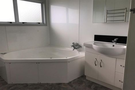 Photo of property in 66 Tarahua Road, Welbourn, New Plymouth, 4310