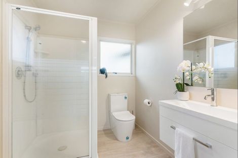 Photo of property in 102 Saint Patricks Row, Whangamata, 3620