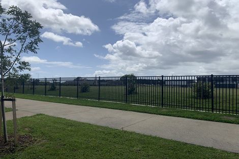 Photo of property in 30 Rauriki Lane, Rosehill, Papakura, 2113