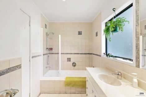 Photo of property in 209 Golf Road, Titirangi, Auckland, 0604