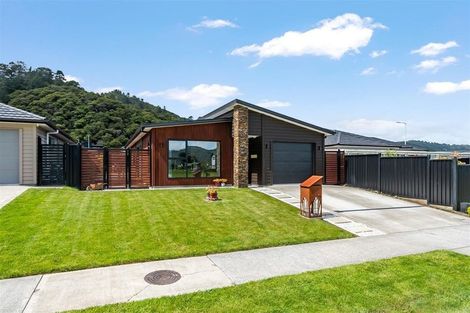 Photo of property in 11 Buddle Road, Wallaceville, Upper Hutt, 5018