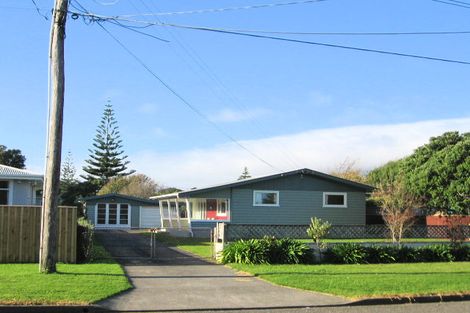 Photo of property in 29 Rangihiroa Street, Waikanae Beach, Waikanae, 5036