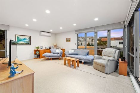 Photo of property in 2/8 Beach Road, Castor Bay, Auckland, 0620