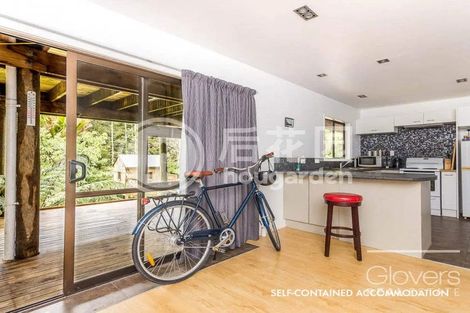 Photo of property in 204 Forest Hill Road, Waiatarua, Auckland, 0612