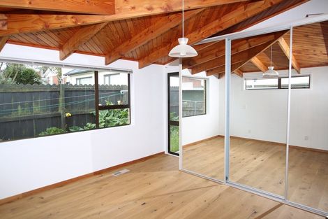 Photo of property in 1/1 Richards Avenue, Forrest Hill, Auckland, 0620