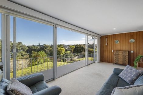 Photo of property in 5 Churchill Road, Murrays Bay, Auckland, 0630