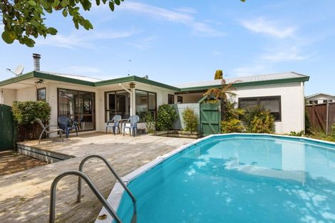 Photo of property in 11 Deakin Place, Clive, 4102