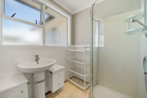 Photo of property in 82 Kelman Road, Kelston, Auckland, 0602