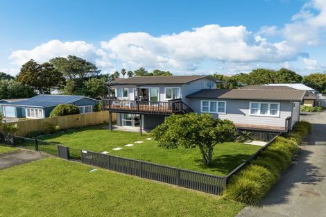 Photo of property in 11 Crispe Road, Clarks Beach, 2122