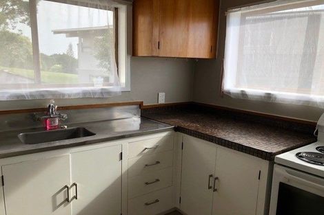 Photo of property in 2/83 Daffodil Street, Titirangi, Auckland, 0604