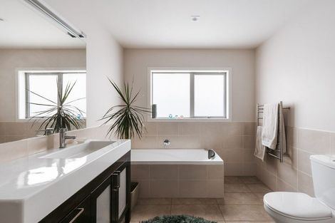 Photo of property in 16 Kayelene Place, Omokoroa, 3114