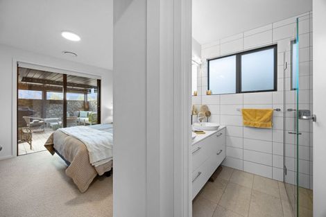 Photo of property in 5 Valley Crescent, Wanaka, 9305