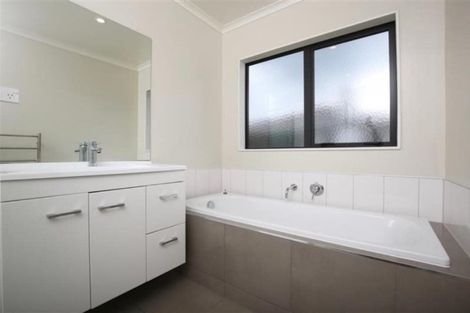 Photo of property in 9 Tapu Road, Huapai, Kumeu, 0810