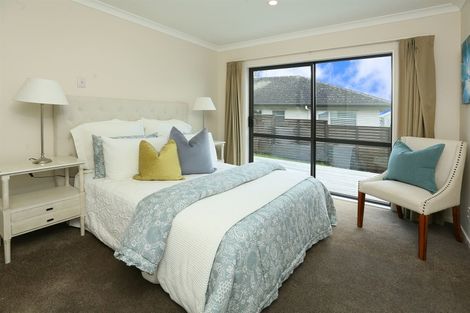 Photo of property in 5 Mcwhirters Farm Lane, Massey, Auckland, 0614