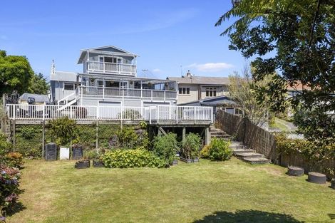 Photo of property in 47 Waiwaka Terrace, Strandon, New Plymouth, 4312