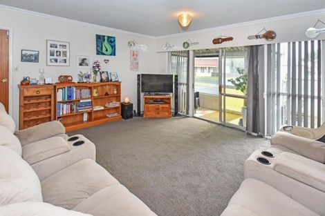 Photo of property in 2/20 Gibbons Road, Weymouth, Auckland, 2103