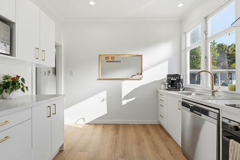 Photo of property in 17 Hutchison Crescent, Durie Hill, Whanganui, 4500