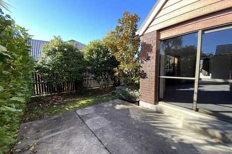 Photo of property in 2/5 Derenzy Place, Avonhead, Christchurch, 8042