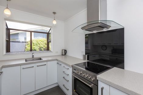 Photo of property in 15a Rosebank Grove, Waikanae, 5036