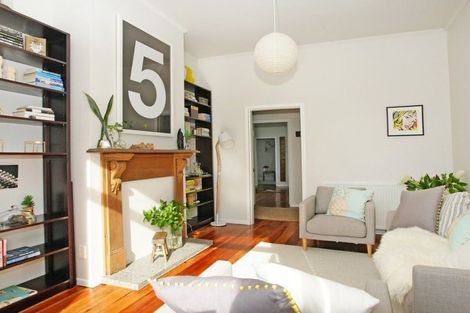 Photo of property in 11 Mortimer Terrace, Aro Valley, Wellington, 6021
