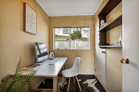 Photo of property in 6 Renown Place, Spotswood, New Plymouth, 4310