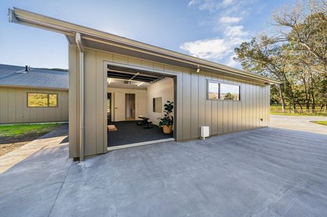 Photo of property in 405a Paekakariki Hill Road, Paekakariki Hill, Porirua, 5381