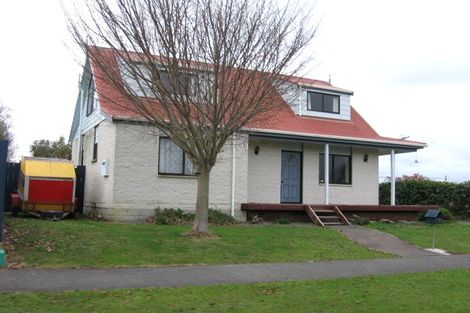 Photo of property in 32 Suzanne Grove, Kelvin Grove, Palmerston North, 4414