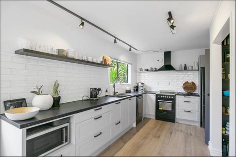 Photo of property in 76 Khandallah Road, Ngaio, Wellington, 6035