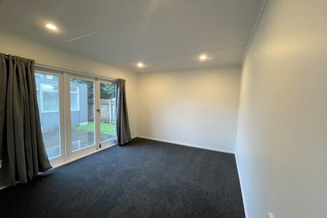 Photo of property in 21 Chilcott Road, Henderson, Auckland, 0612