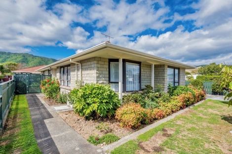 Photo of property in 15 Oriwa Street, Waikanae, 5036