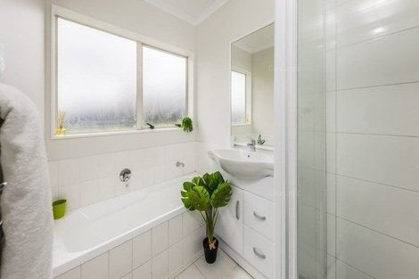 Photo of property in 5 Reyland Close, Weymouth, Auckland, 2103