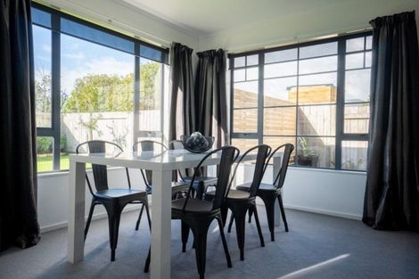 Photo of property in 8 Logan Place, Kelvin Grove, Palmerston North, 4414