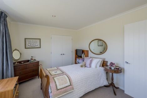 Photo of property in 16 Barry Curtis Place, Levin, 5510