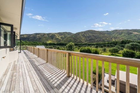 Photo of property in 1276 Coast Road, Wainuiomata Coast, Lower Hutt, 5373