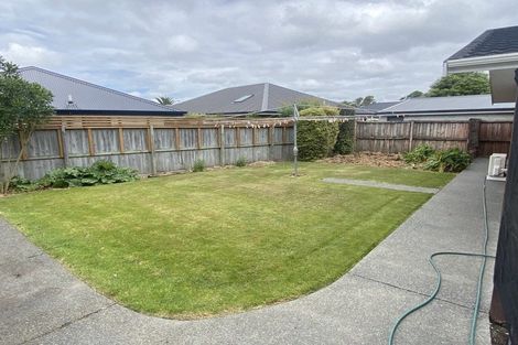 Photo of property in 22 Ramore Place, Redwood, Christchurch, 8051