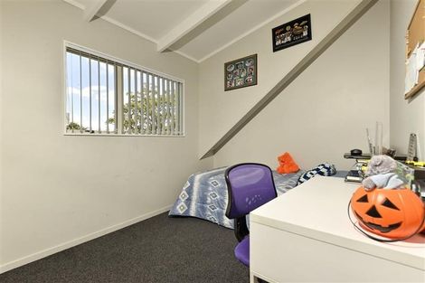 Photo of property in 2/10 Rewa Street, New Lynn, Auckland, 0600