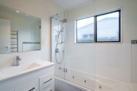 Photo of property in 4 Graham Grove, Waikanae, 5036