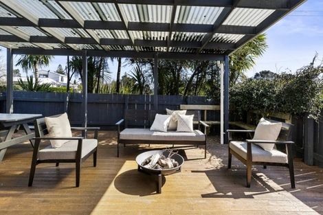 Photo of property in 27 Ferry Parade, Herald Island, Auckland, 0618