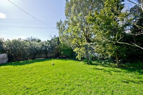 Photo of property in 2/811a Te Atatu Road, Te Atatu Peninsula, Auckland, 0610