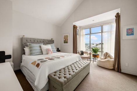 Photo of property in 10 Fallowfield Avenue, Mount Victoria, Wellington, 6011