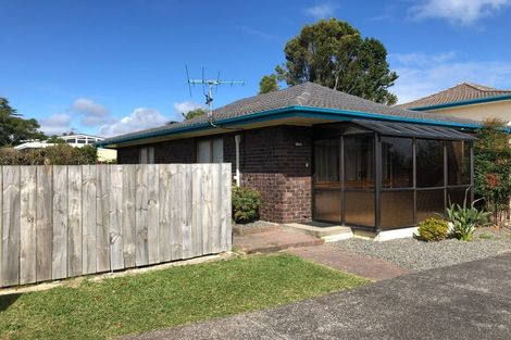 Photo of property in 1/61 Highland Park Drive, Highland Park, Auckland, 2010