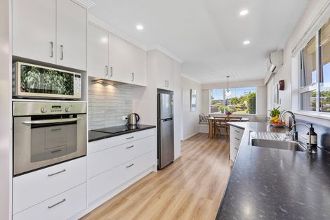 Photo of property in 46 Nevada Drive, Merrilands, New Plymouth, 4312