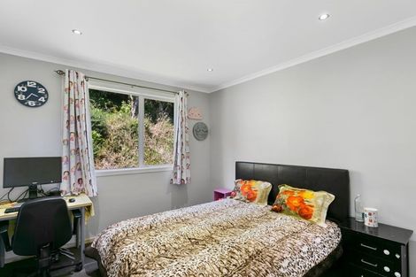 Photo of property in 25a Omega Street, Newlands, Wellington, 6037