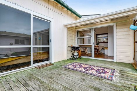 Photo of property in 7 Seddon Street, Westown, New Plymouth, 4310